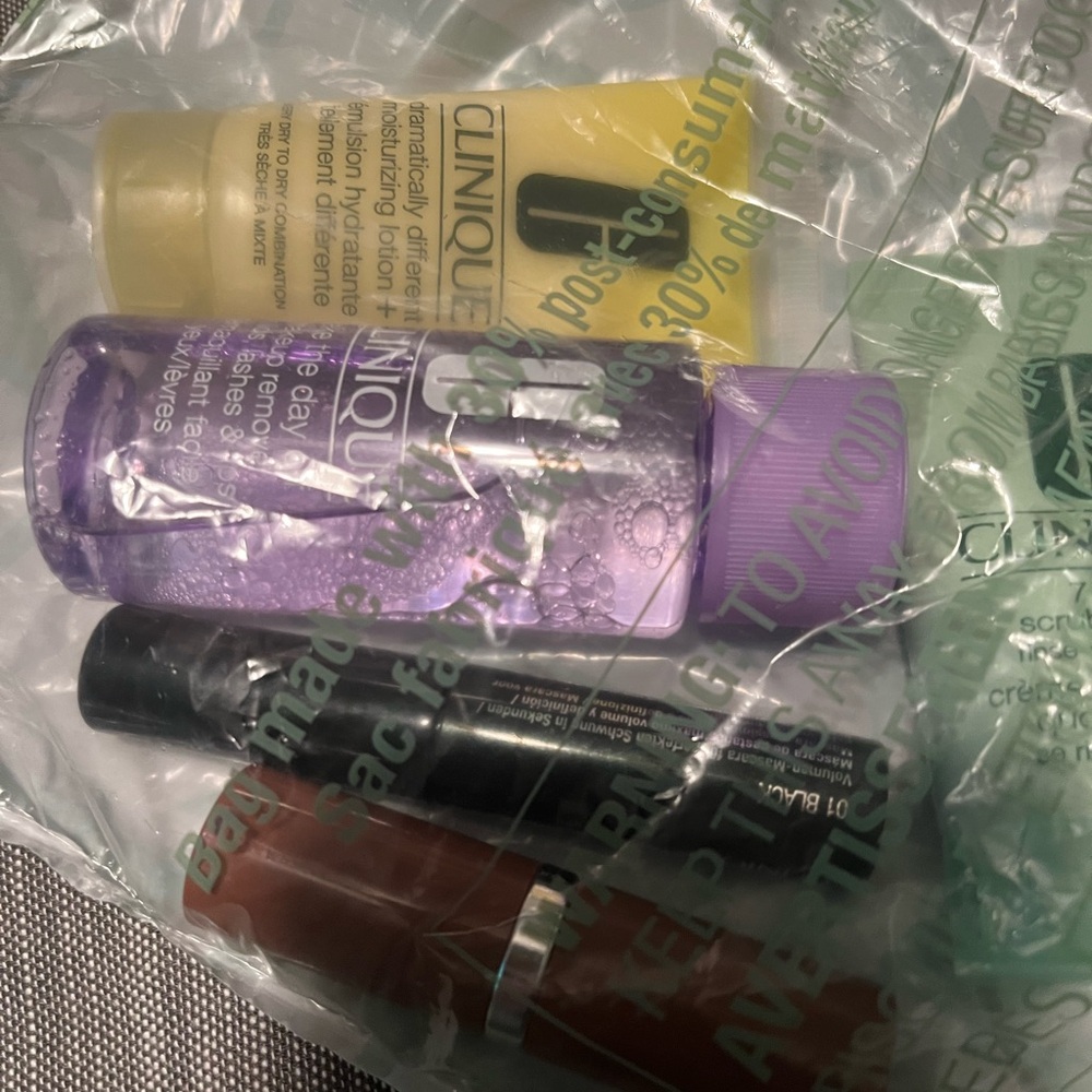 Clinique Skincare and Makeup Set - Picture 5 of 6